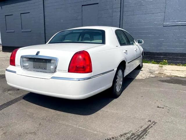 used 2003 Lincoln Town Car car, priced at $4,995