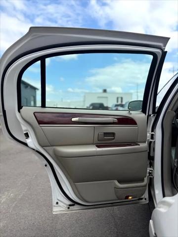 used 2003 Lincoln Town Car car, priced at $4,995