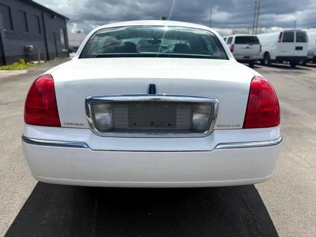 used 2003 Lincoln Town Car car, priced at $4,995
