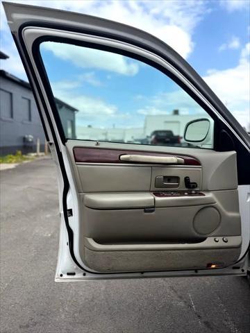 used 2003 Lincoln Town Car car, priced at $4,995
