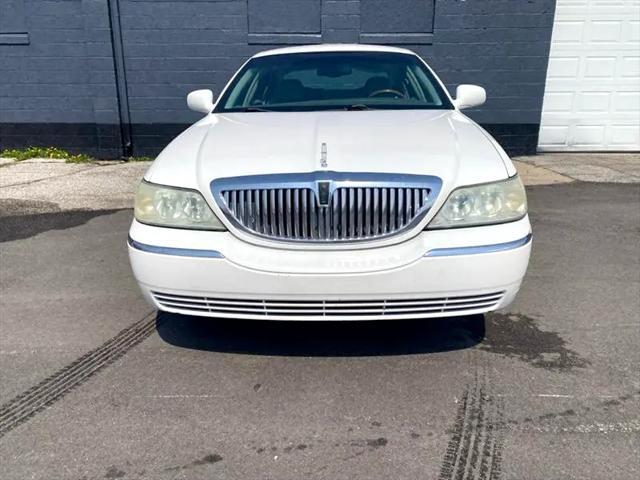 used 2003 Lincoln Town Car car, priced at $4,995