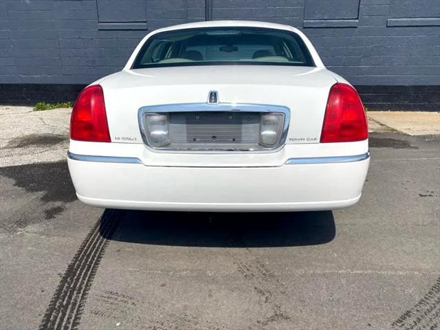 used 2003 Lincoln Town Car car, priced at $4,995