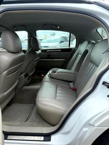 used 2003 Lincoln Town Car car, priced at $4,995