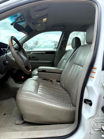 used 2003 Lincoln Town Car car, priced at $4,995