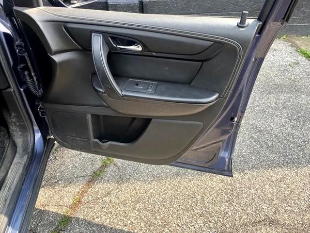 used 2014 Chevrolet Traverse car, priced at $7,995