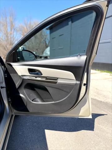 used 2014 Chevrolet Cruze car, priced at $5,995