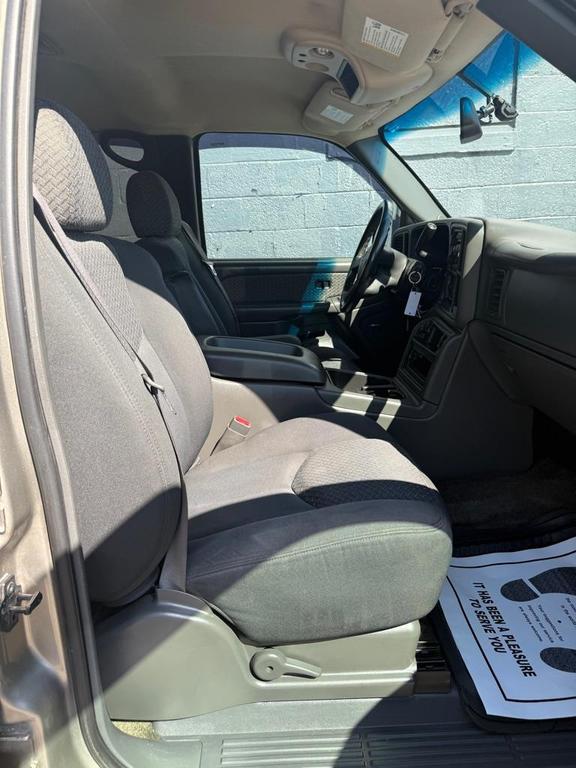 used 2003 Chevrolet Avalanche car, priced at $3,995