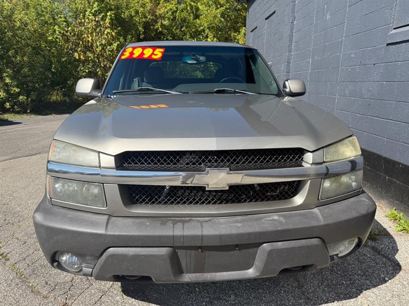 used 2003 Chevrolet Avalanche car, priced at $3,995