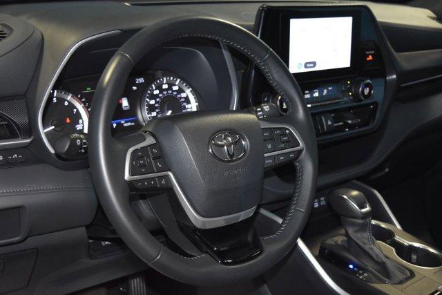 used 2024 Toyota Highlander car, priced at $41,995