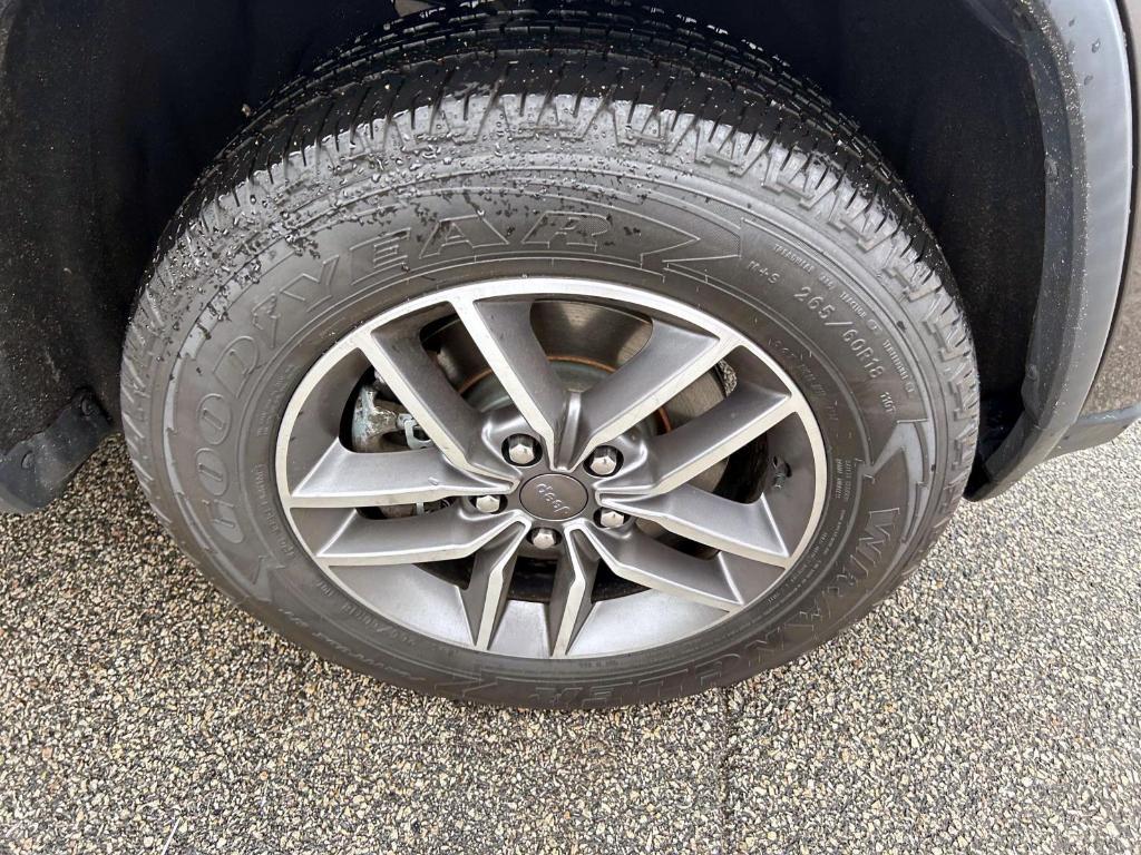 used 2021 Jeep Grand Cherokee car, priced at $29,988