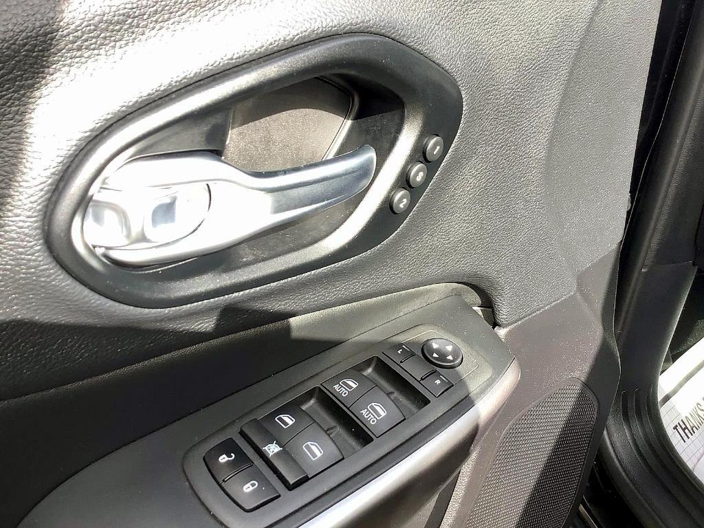 used 2022 Jeep Cherokee car, priced at $26,886