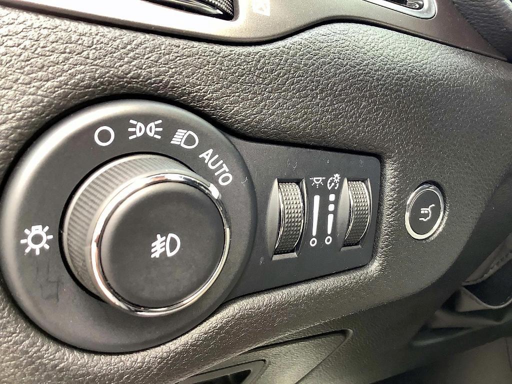 used 2022 Jeep Cherokee car, priced at $26,886