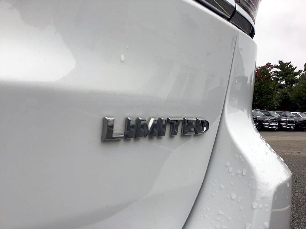 used 2020 Jeep Grand Cherokee car, priced at $26,788