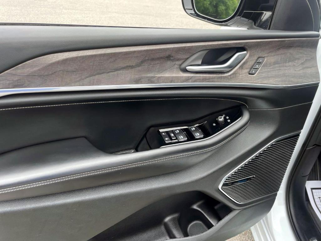 used 2022 Jeep Grand Cherokee car, priced at $40,988