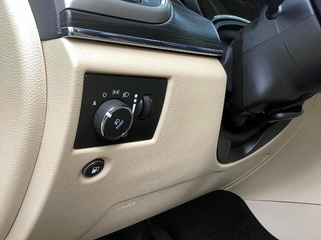 used 2021 Jeep Grand Cherokee car, priced at $29,988