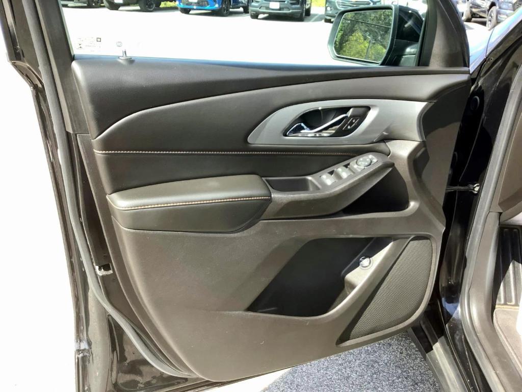 used 2021 Chevrolet Traverse car, priced at $25,988