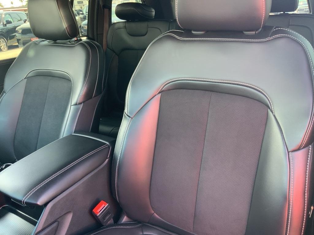 used 2025 Jeep Grand Cherokee car, priced at $39,995