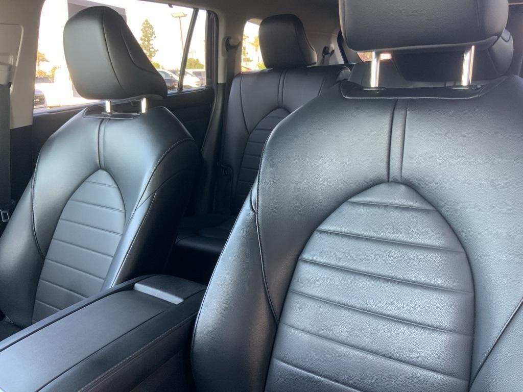 used 2022 Toyota Highlander car, priced at $39,999