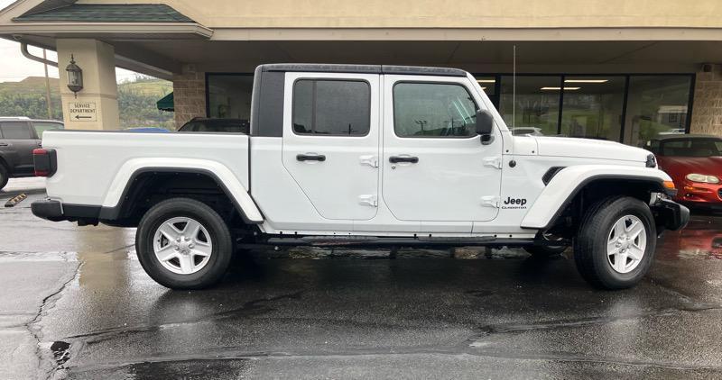 used 2022 Jeep Gladiator car, priced at $31,980