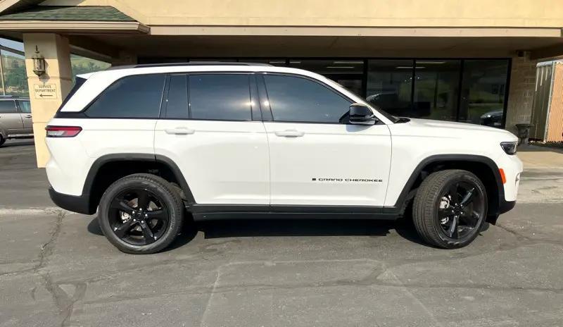 used 2024 Jeep Grand Cherokee car, priced at $40,880