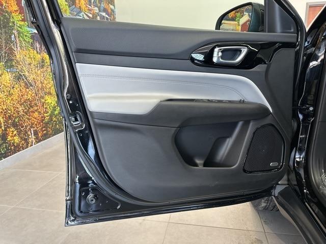 used 2024 Jeep Compass car, priced at $30,995