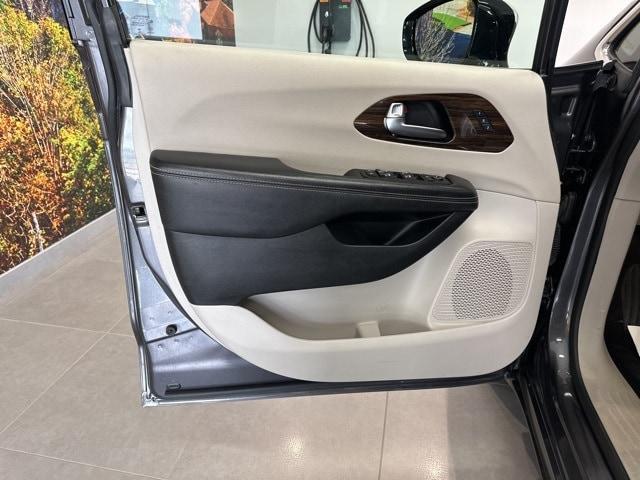 used 2023 Chrysler Pacifica car, priced at $25,995