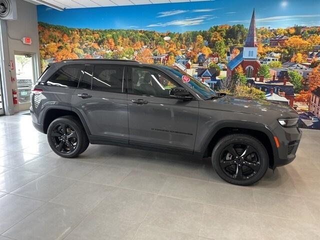 used 2023 Jeep Grand Cherokee car, priced at $34,495