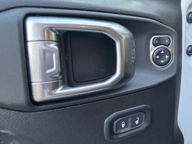 new 2025 Jeep Wrangler car, priced at $33,592