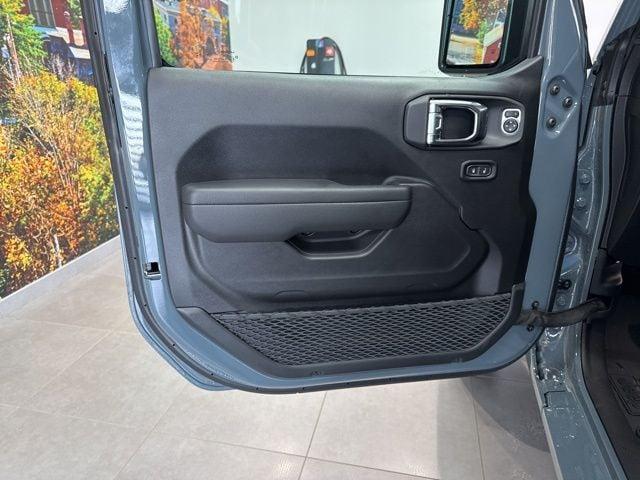 new 2025 Jeep Gladiator car, priced at $47,045