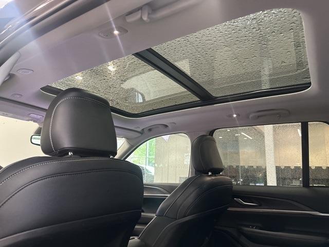 used 2024 Jeep Grand Cherokee car, priced at $35,795