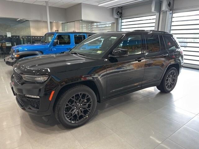 new 2025 Jeep Grand Cherokee car, priced at $61,385