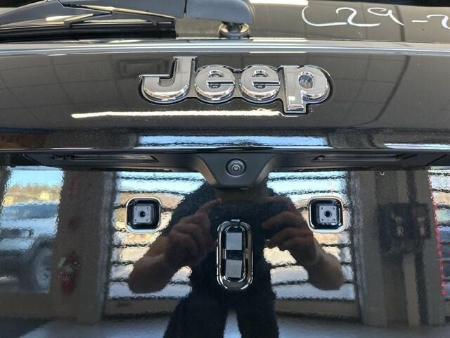 new 2025 Jeep Compass car, priced at $33,618