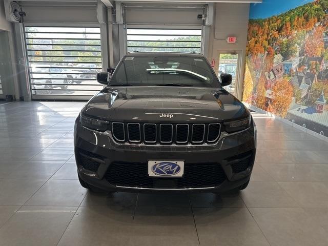 new 2025 Jeep Grand Cherokee car, priced at $39,733