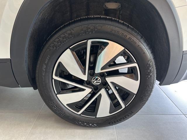 used 2025 Volkswagen Atlas car, priced at $37,495