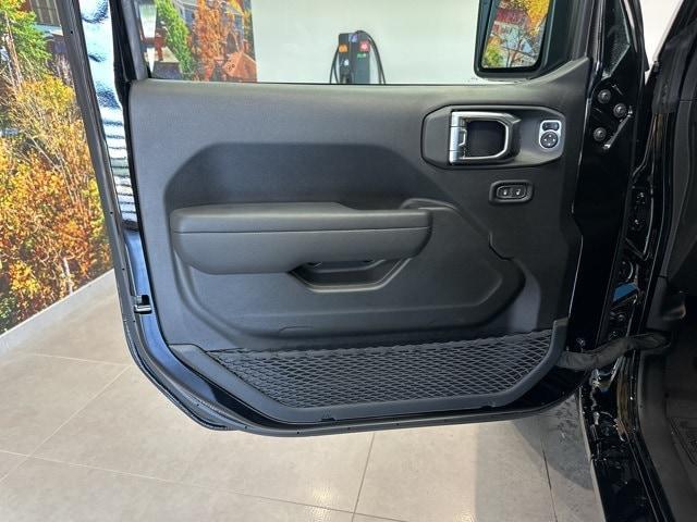 new 2025 Jeep Wrangler car, priced at $48,920