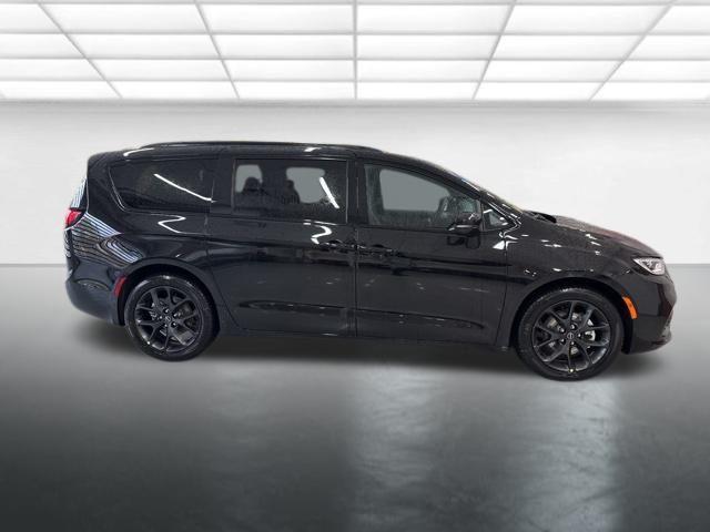 new 2026 Chrysler Pacifica car, priced at $45,280