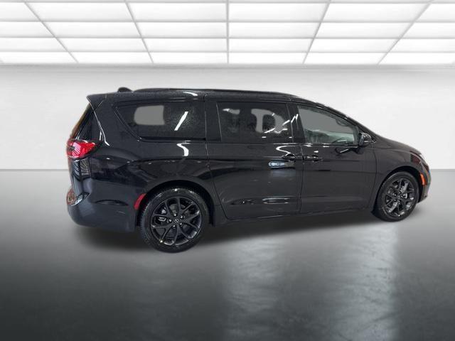 new 2026 Chrysler Pacifica car, priced at $45,280