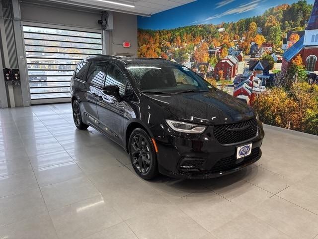 new 2026 Chrysler Pacifica car, priced at $46,030