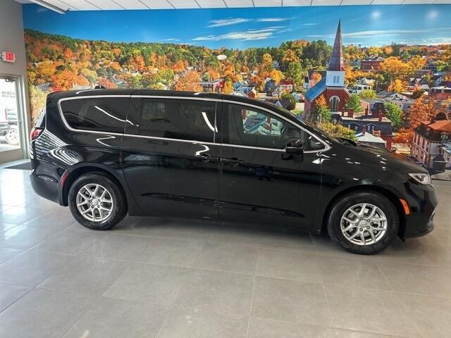 new 2025 Chrysler Pacifica car, priced at $42,147