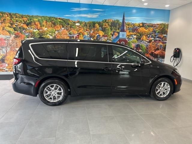 new 2025 Chrysler Pacifica car, priced at $42,147