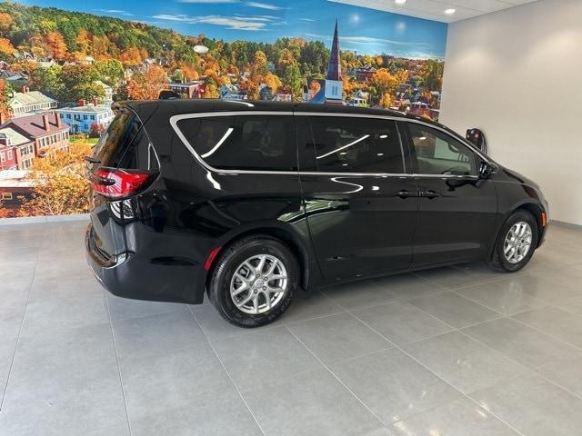 new 2025 Chrysler Pacifica car, priced at $42,147