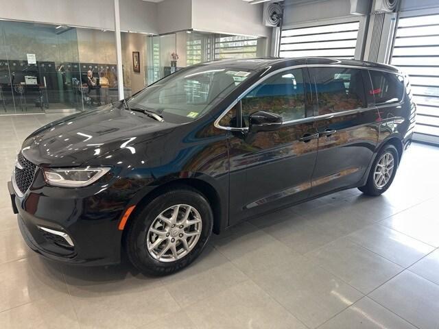 new 2025 Chrysler Pacifica car, priced at $42,147