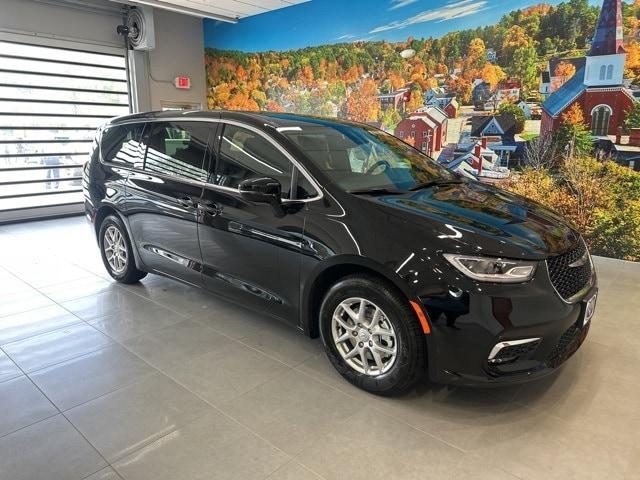 new 2025 Chrysler Pacifica car, priced at $42,147