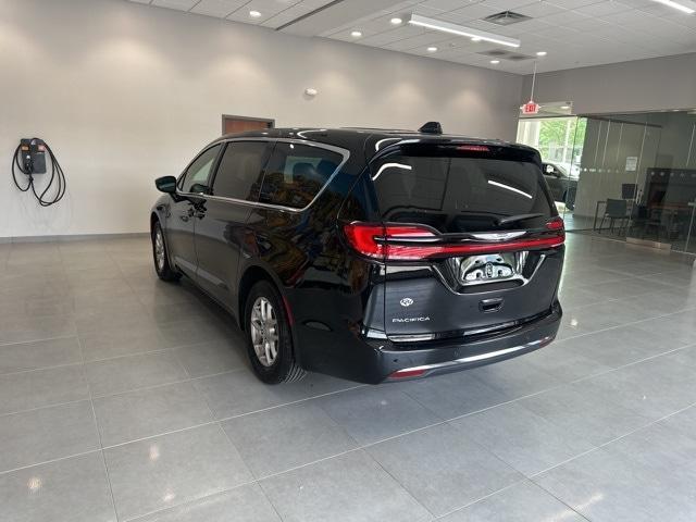 new 2025 Chrysler Pacifica car, priced at $42,147