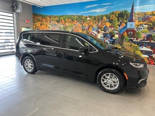 new 2025 Chrysler Pacifica car, priced at $42,147