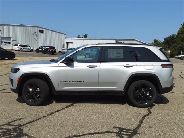 new 2024 Jeep Grand Cherokee car, priced at $42,670