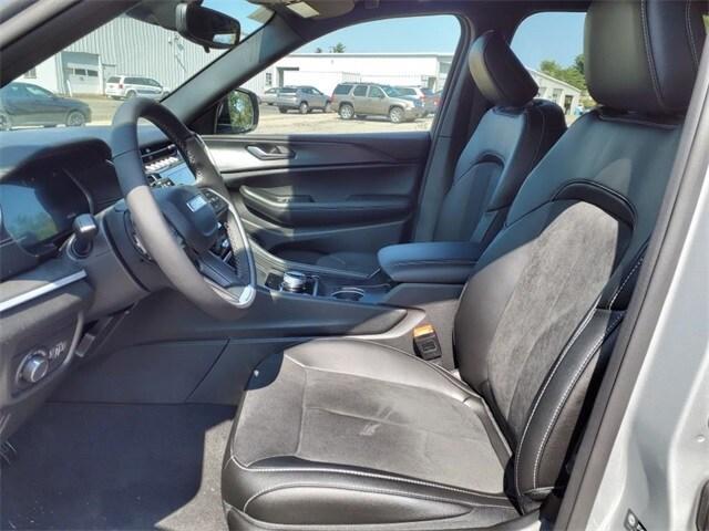 new 2024 Jeep Grand Cherokee car, priced at $42,670