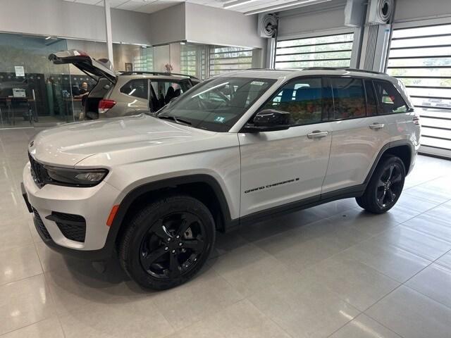new 2024 Jeep Grand Cherokee car, priced at $42,670