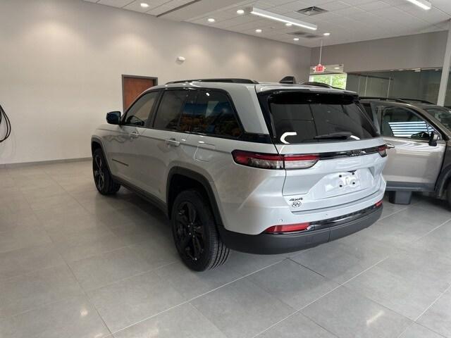 new 2024 Jeep Grand Cherokee car, priced at $42,670