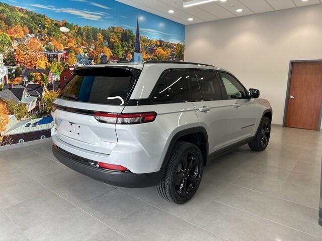 new 2024 Jeep Grand Cherokee car, priced at $42,670